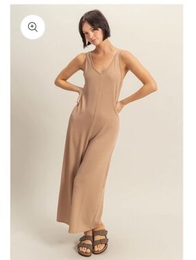 NWT Scrap-Work Boutique Taupe Ribbed Sleeveless Wide Leg Romper Jumpsuit Medium